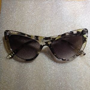 Cat eye sunglasses
